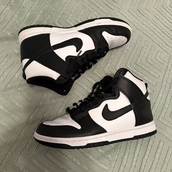 Size 9 Women’s shoes - Picture 1 of 3